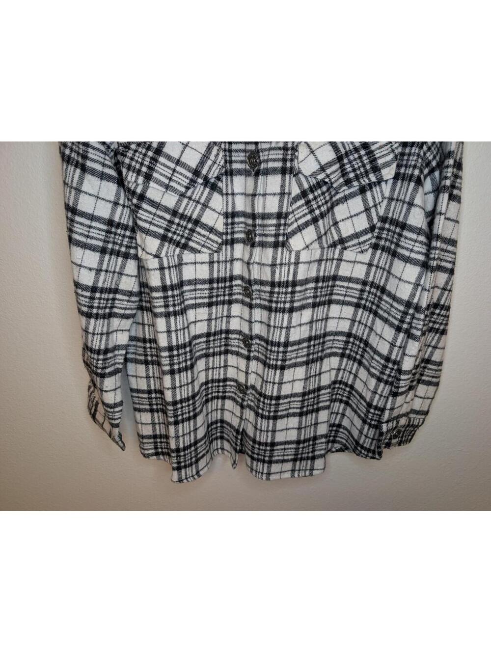 New Directions Womens Black White Plaid Flannel Long Sleeve Shirt Sz L NWT - Picture 3 of 8